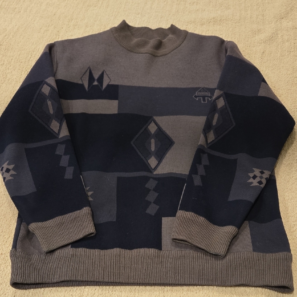 Geometric Pattern Women's Sweater - Black and Gray